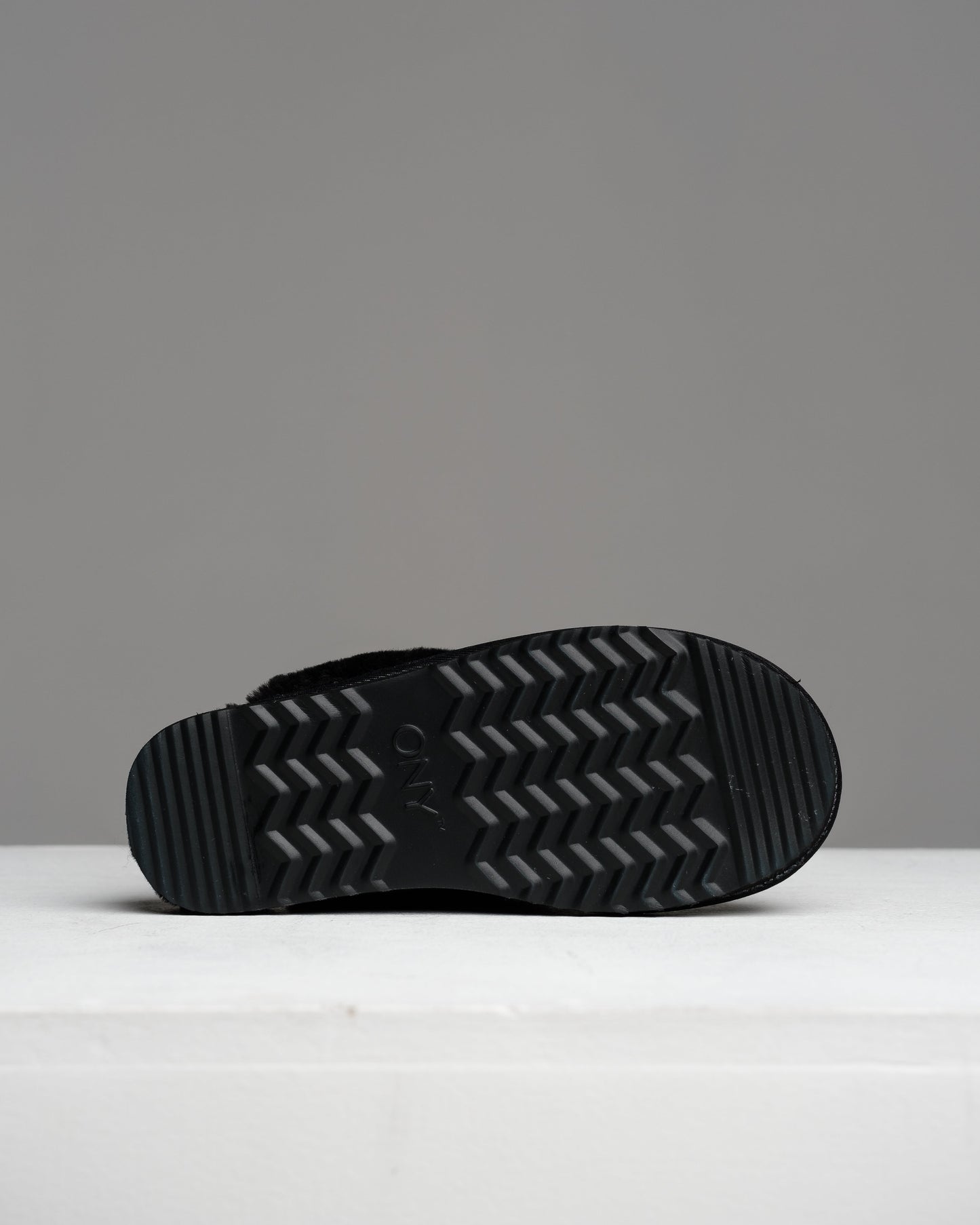 ONY Wool Slippers - Black